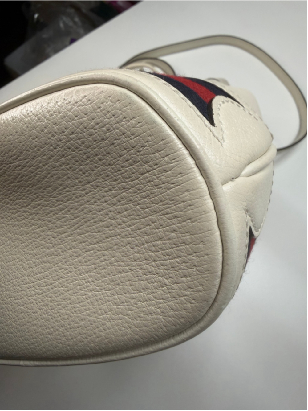 Women's Gucci Winter White Leather Bucket Bag, One Size - Picture 3 of 13